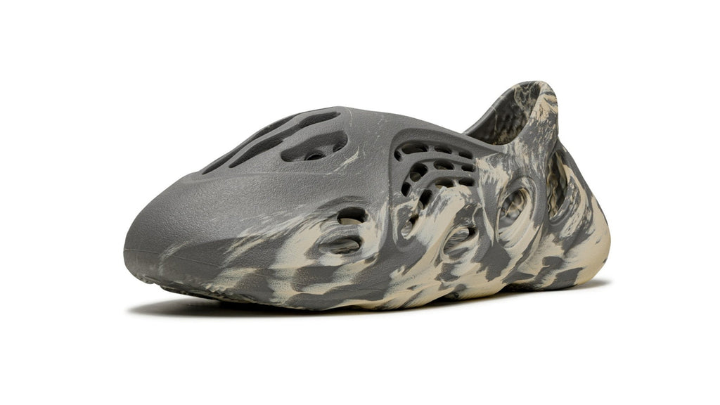 YEEZY FOAM RUNNER MXT "Moon Gray"